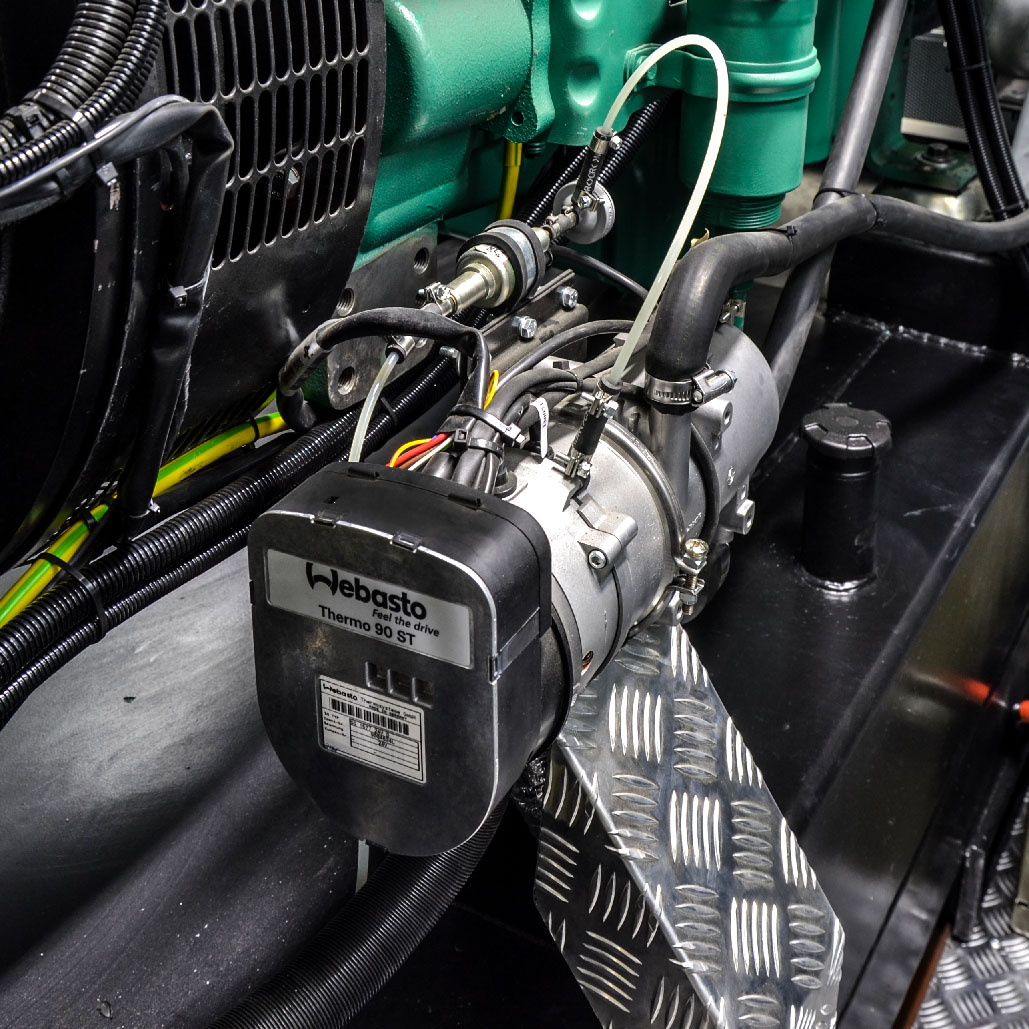 Kontenerowa Elektrownia Polowa KEP 250 - Podgrzewanie bloku silnika